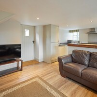 House | 2 bedrooms, desk