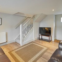 House | 2 bedrooms, desk