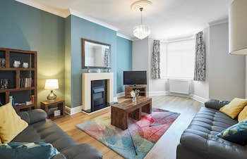 Host Stay Leaf Cottage