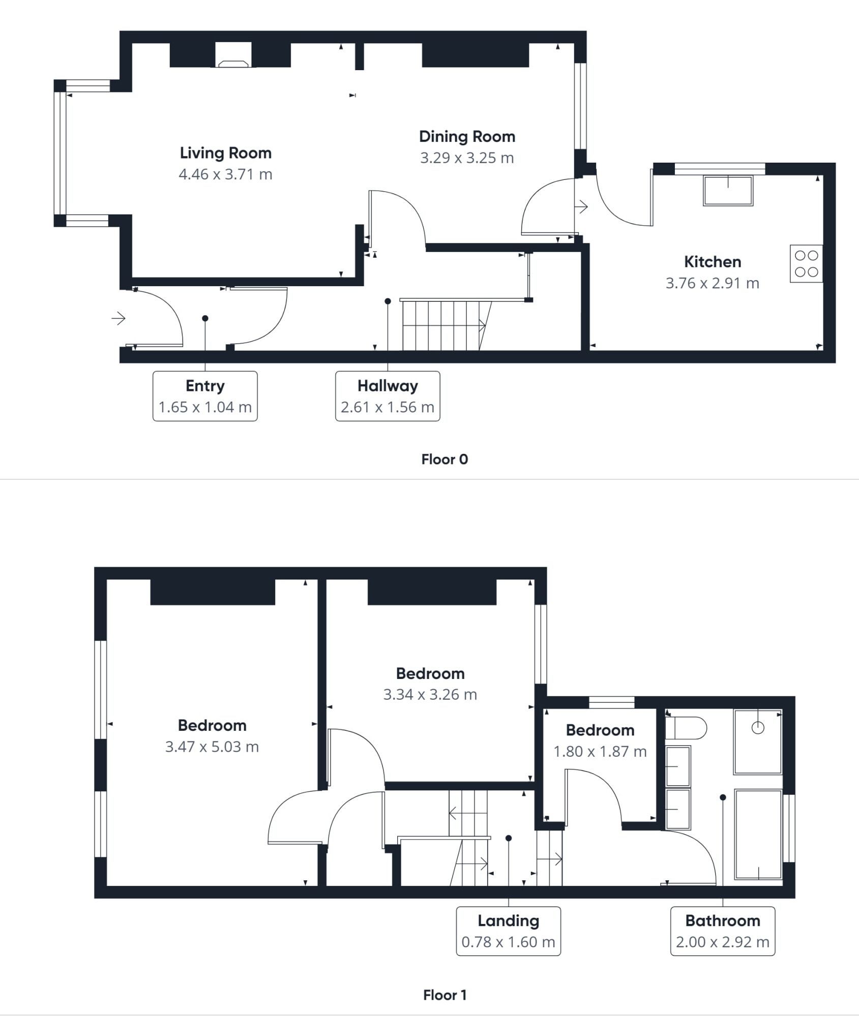Plan d’étage d’un hôtel à deux étages. Chaque étage comprend un salon, une salle à manger, une cuisine et des chambres. L’entrée et les paliers sont également indiqués.