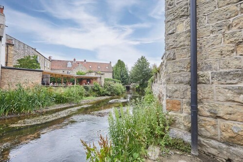 Host Stay Beckside