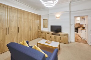 Studio | Desk - Host Stay Thamesview (Staines)