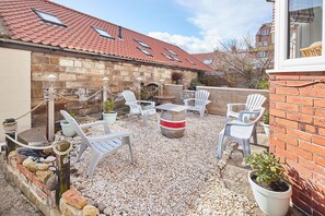 House - Host Stay Mumbles Cottage (Whitby)