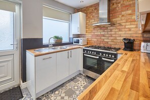 Casa | 6 quartos, escrivaninha