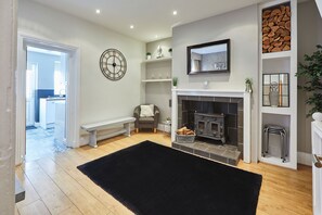 Casa | 6 quartos, escrivaninha