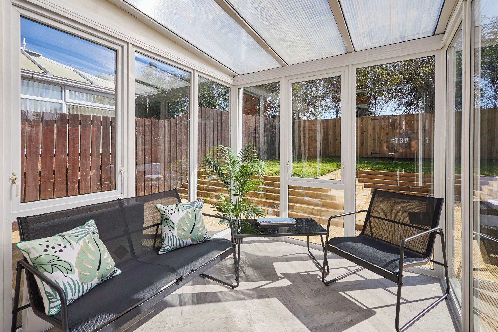 House | 3 bedrooms, desk