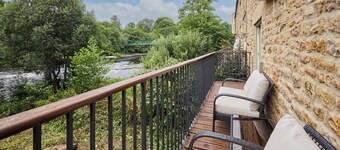 Host Stay River View Cottage
