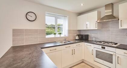 Host Stay Cayton Bay Cottage