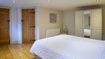 House | 3 bedrooms, desk