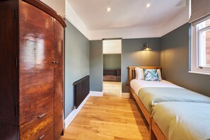 House | 2 bedrooms - Host Stay Flora (Whitby)