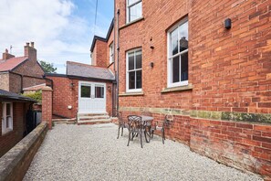House | 2 bedrooms - Host Stay Flora (Whitby)