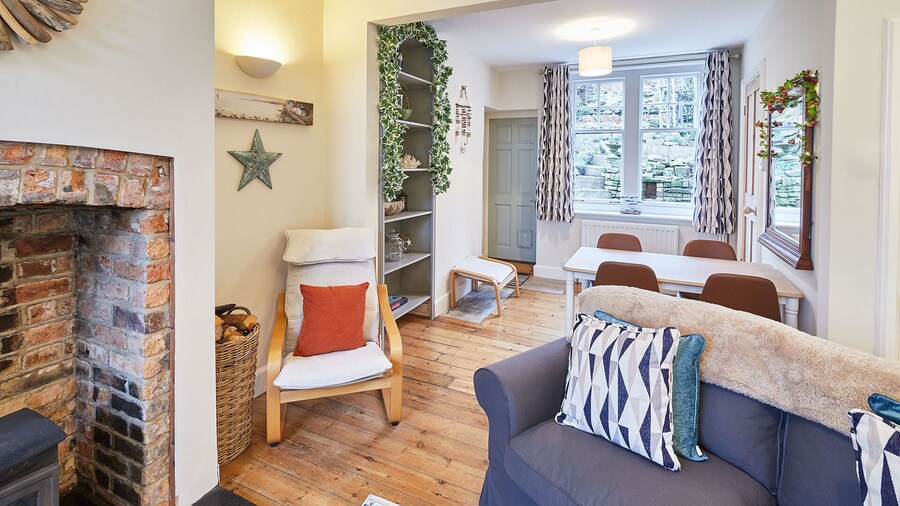 Host Stay 1 Coastguard Cottages