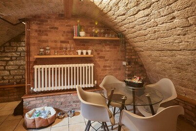 Host Stay Cobble Cottage