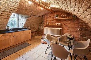 House | 2 bedrooms - Host Stay Cobble Cottage (Huddersfield)