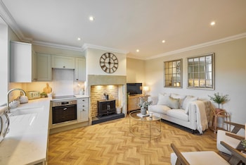 Host Stay Oakwell Cottage