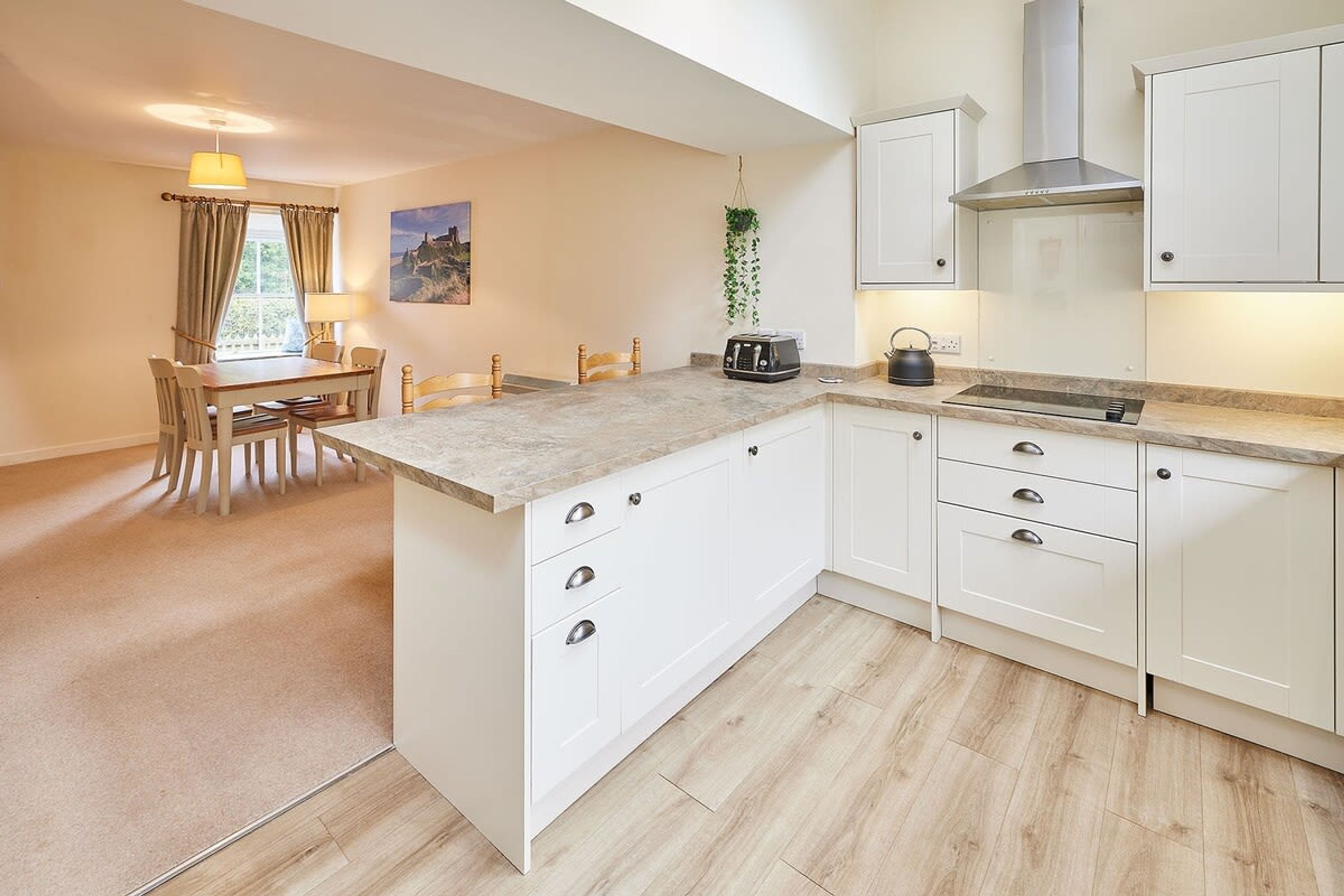 House | 2 bedrooms, desk