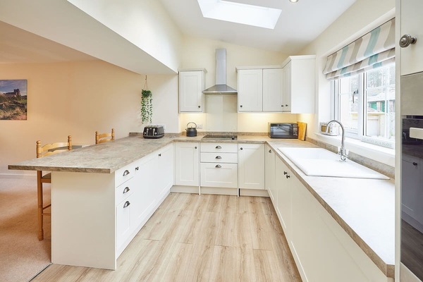 House | 2 bedrooms, desk