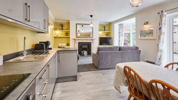 บ้านพัก | โต๊ะทำงาน