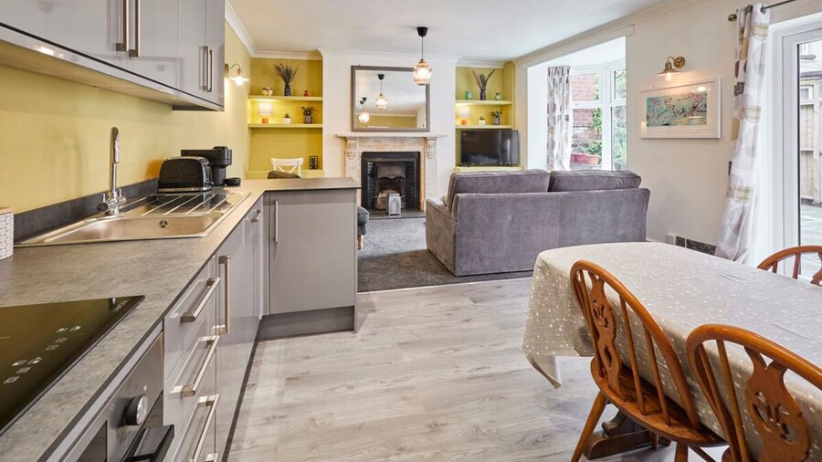 Host Stay The Courtyard at No 47