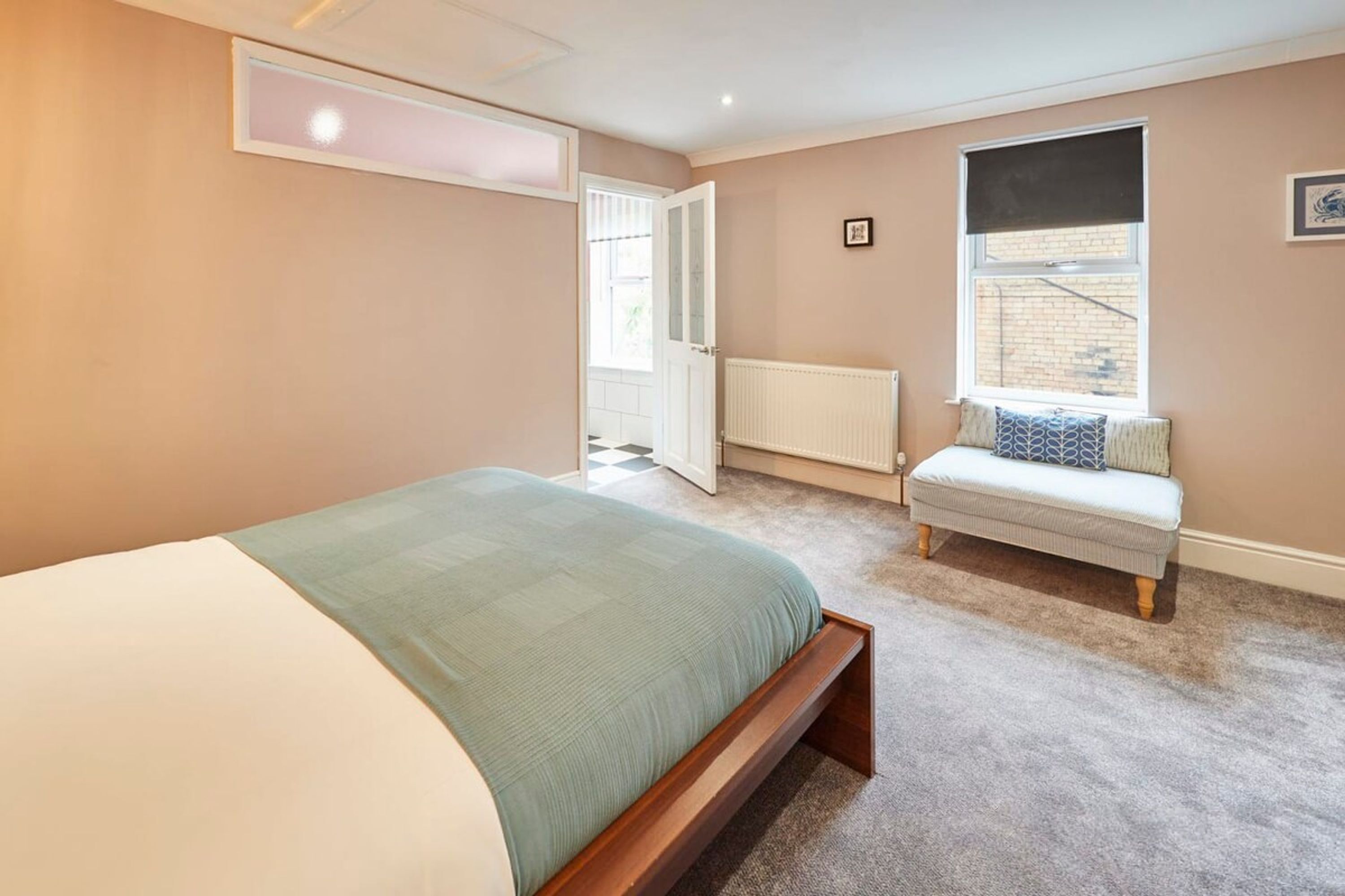 House | 1 bedroom, desk