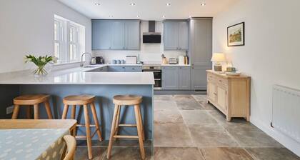Host Stay Clackgill Cottage