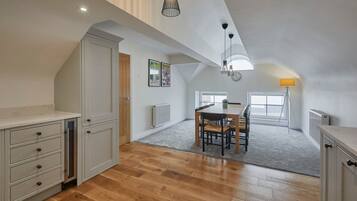 House | 4 bilik tidur