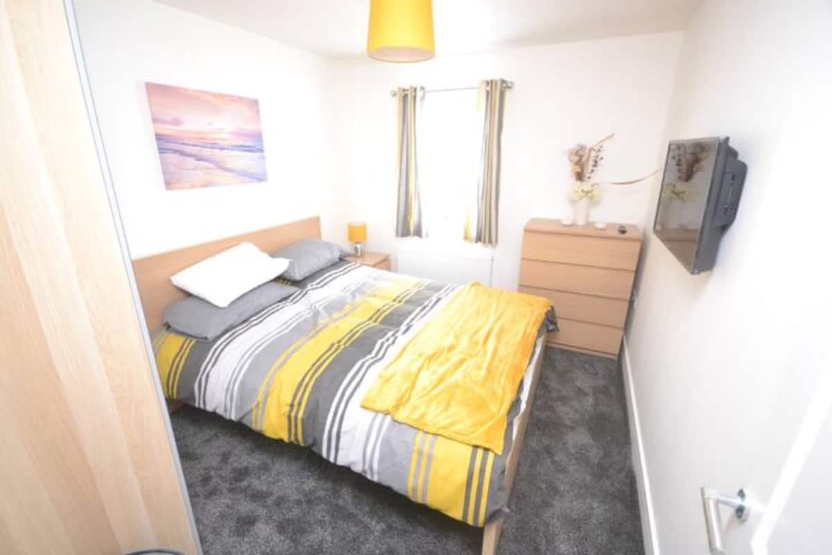 Camera Standard (Cove Hideaway) | 2 camere, una scrivania, ferro/asse da stiro