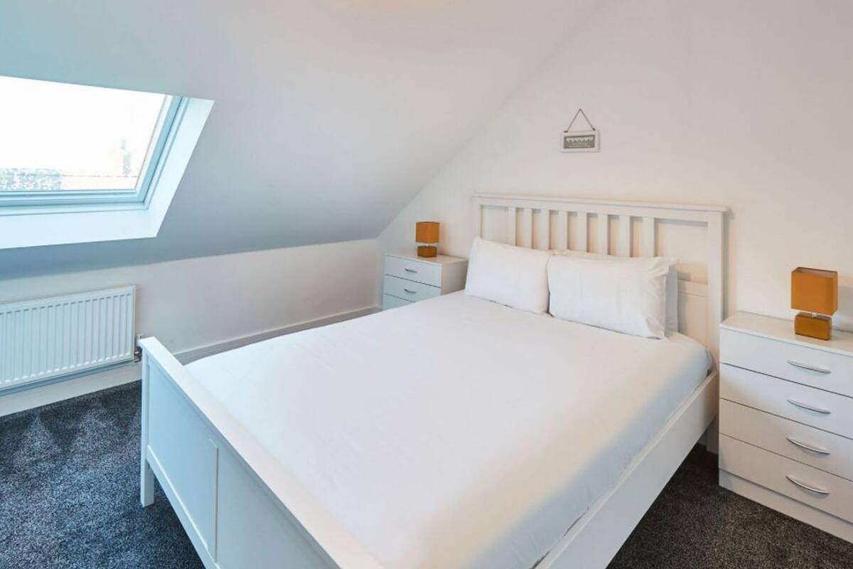 Camera Standard (Bay Retreat) | 2 camere, una scrivania, ferro/asse da stiro