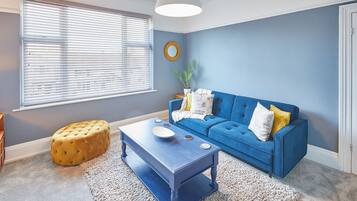 Apartment | 2 bedrooms, desk