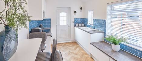 Apartment | 2 bedrooms, desk