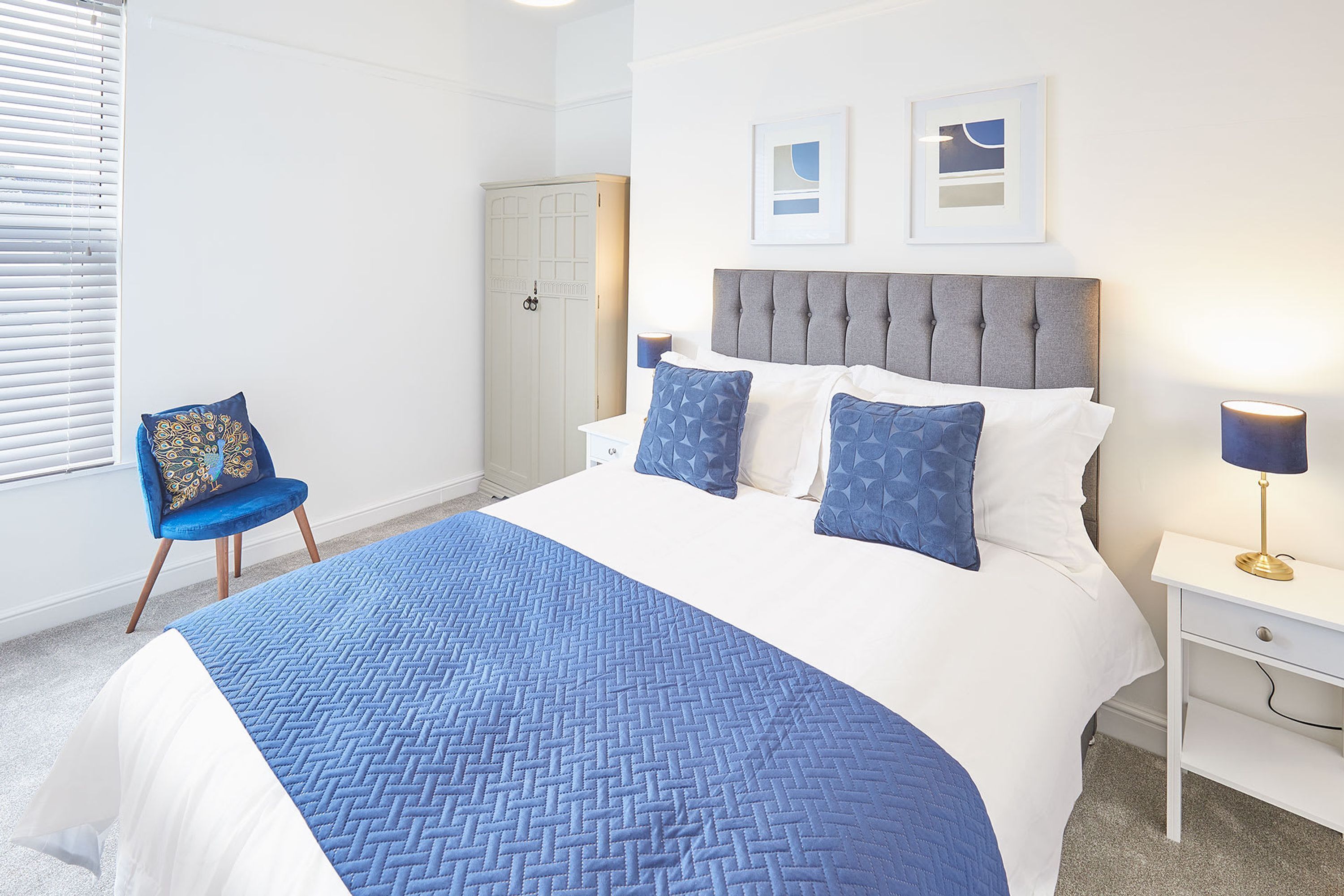 Apartment | 2 bedrooms, desk