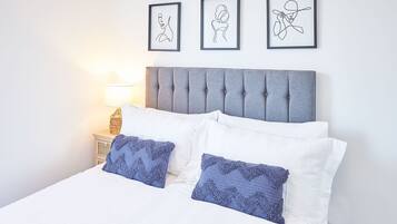 Apartment | 2 bedrooms, desk