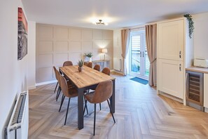 Apartment | 4 bedrooms - Host Stay Redsky House (Whitby)