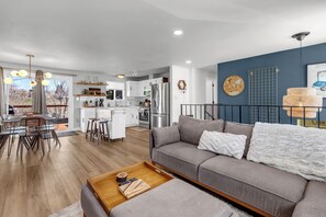 智能電視、壁爐、電子遊戲、書籍