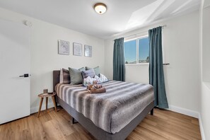 4 habitaciones, escritorio, wifi gratis y ropa de cama