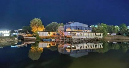 Exclusive location on the lake