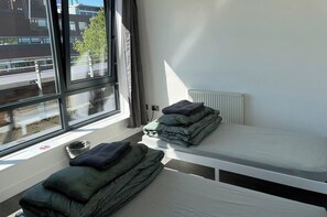 2 chambres, fer et planche à repasser, Wi-Fi gratuit, draps fournis