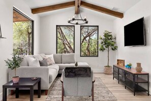 TV - Casita 5 minutes from Gruene Hall and King Bed! (New Braunfels)