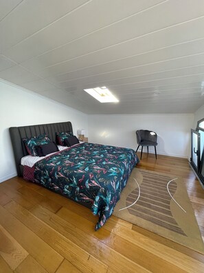 4 quartos, ferros/tábuas de passar roupa, Wi-Fi, roupa de cama