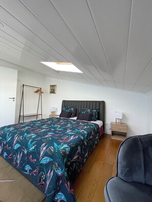 4 chambres, fer et planche à repasser, Wi-Fi, draps fournis