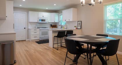 Modern retreat located across from WRA and steps from downtown Hudson.<br>
