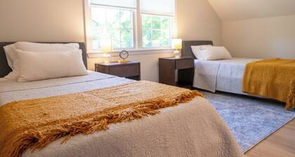 Newly renovated home located across from WRA and steps from downtown Hudson.<br>