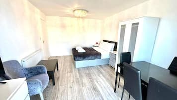 Apartment | 3 bedrooms, iron/ironing board, free WiFi, bed sheets