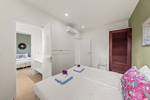 3 bedrooms, in-room safe, iron/ironing board, travel crib - Ocean View Apartment Bayside, 6 guests - Boca Gentil, Jan Thiel area (Jan Thiel)