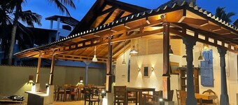 Ocean Gateway Dickwella -Private Beachfront Villa.