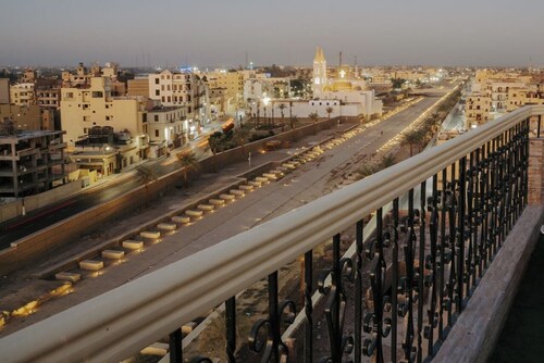 Relax and Enjoy unforgettable stay With the magnificent View of Nile and Temples