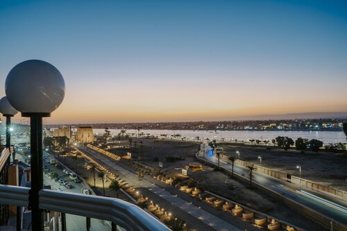 Relax and Enjoy unforgettable stay With the magnificent View of Nile and Temples