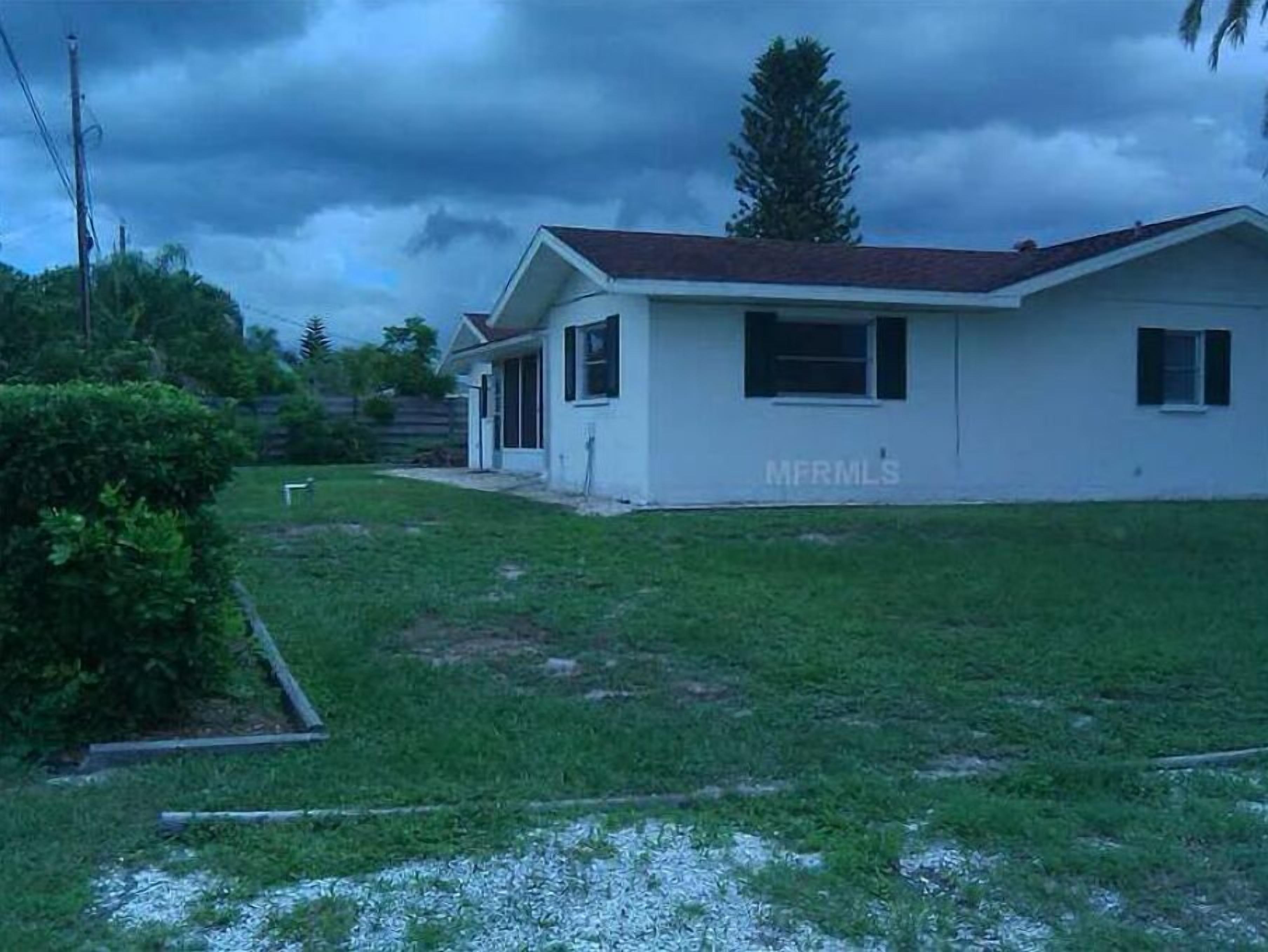 Bright/Comfortable/ Fully Equipped Home in Very Convenient Location Near Beaches