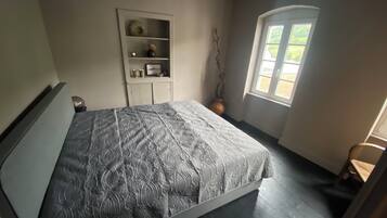 2 Schlafzimmer, Reisekinderbett, kostenloses WLAN, Bettwäsche
