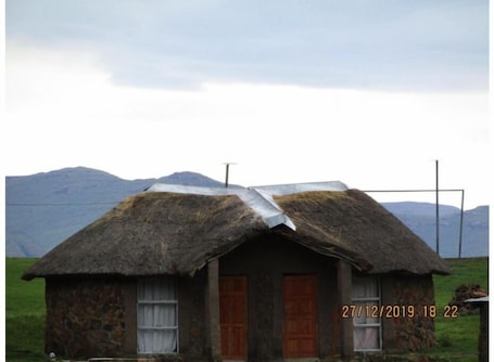 Exterior. Zurielhaven & Tours